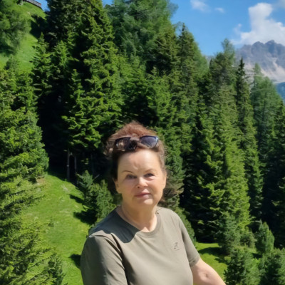 Manuela Hoeltzel